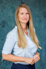 Direktorin Ing.in Mag.a Dr.in Sylvia Mayer, MA