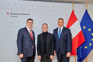 Präsident Oskar Deutsch, Bildungsexperte Daniel Landau und Innenminister Karl Nehammer.