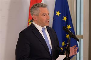 "Gewaltbereite Corona-Leugner müssen mit voller Härte des Rechtsstaates zur Rechenschaft gezogen werden", sagte Innenminister Karl Nehammer.