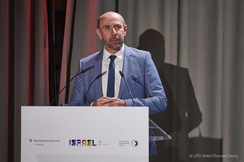 Generaldirektor Franz Ruf bei der Eröffnung des 2. Herbstsymposiums.