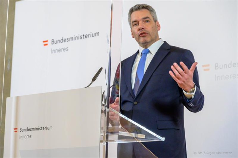 "Das Ziel war, die rissige Mauer des Verfassungsschutzes neu aufzubauen", sagte Innenminister Nehammer.