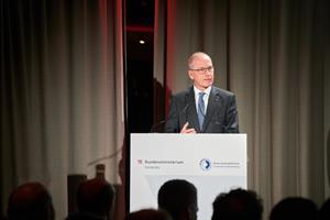 Der Rektor der Universität für Weiterbildung Krems, Mag. Friedrich Faulhammer, eröffnete als Partner das erste Herbstsymposium.