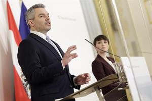 Innenminister Karl Nehammer und Klubobfrau Sigi Maurer präsentierten den neugestalteten Verfassungsschutz.