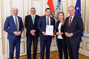 Generaldirektor Franz Ruf, Staatssekretär Jörg Leichtfried, stv. DSN-Direktor Markus Müller, DSN-Direktorin Sylvia Mayer und Innenminister Gerhard Karner.