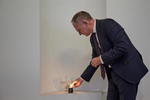 Innenminister Karner: "Der Kampf gegen Antisemitismus ist Teil der modernen österreichischen Identität."