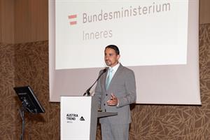 Am 7. Juni 2022 hielt die Direktion Staatsschutz und Nachrichtendienst (DSN) in Wien den Präventionsgipfel zum Thema "Extremistische Propaganda und hybride Bedrohungsszenarien" ab.