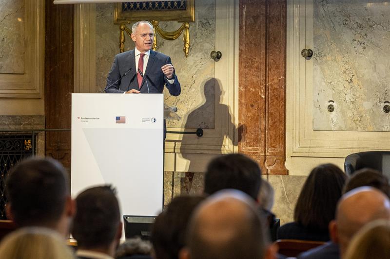 Innenminister Gerhard Karner eröffnete das 3. Herbstsymposium am 9. November 2023 im Haus der Industrie in Wien.